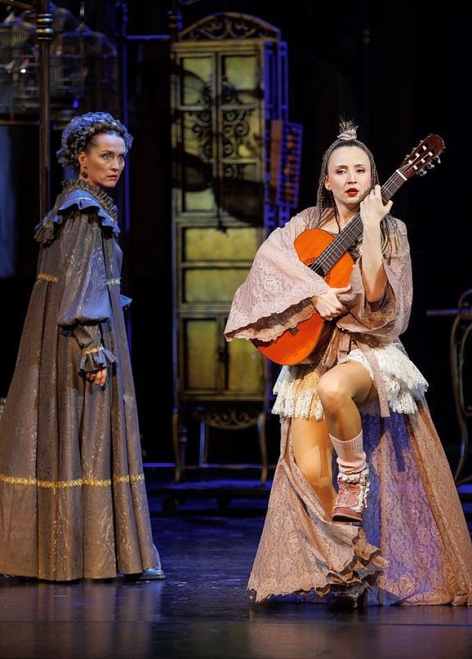 Спектакль «Свои люди»