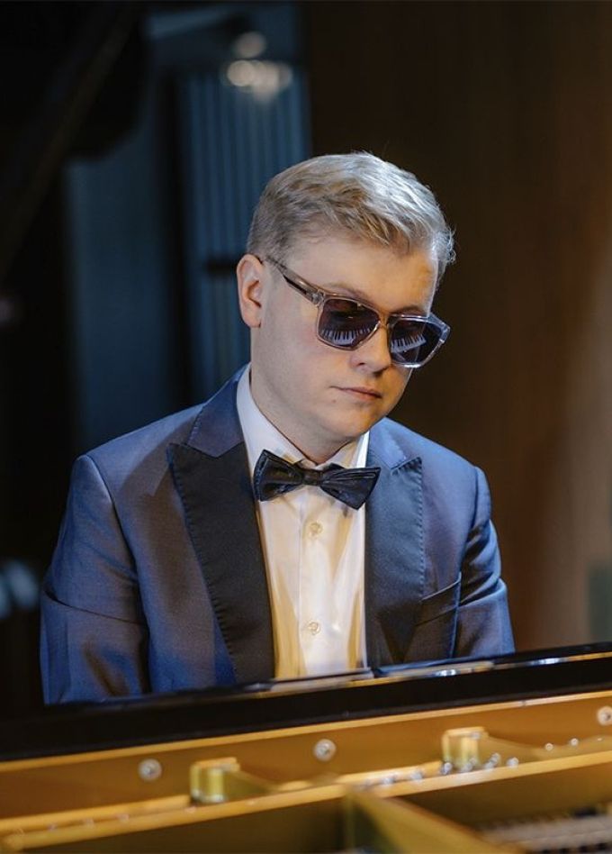 Филармонический джаз-оркестр РТ и Олег Аккуратов