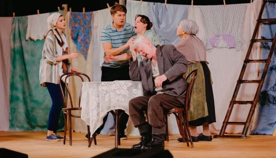 Спектакль «Любовь и голуби»