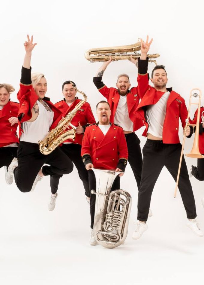 Танцевально-музыкальное шоу с Just Brass