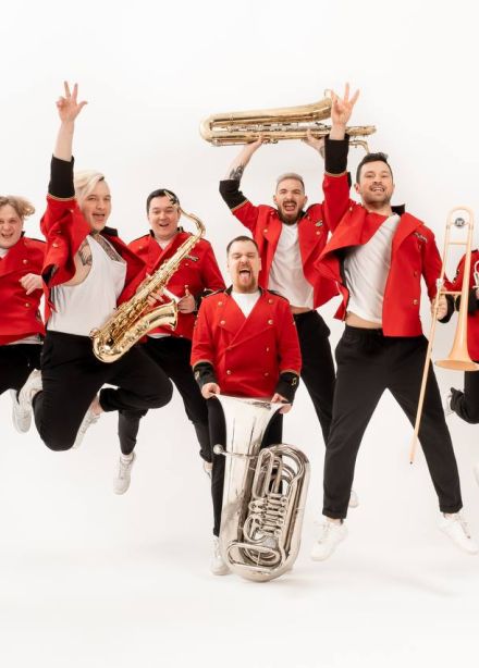 Танцевально-музыкальное шоу с Just Brass