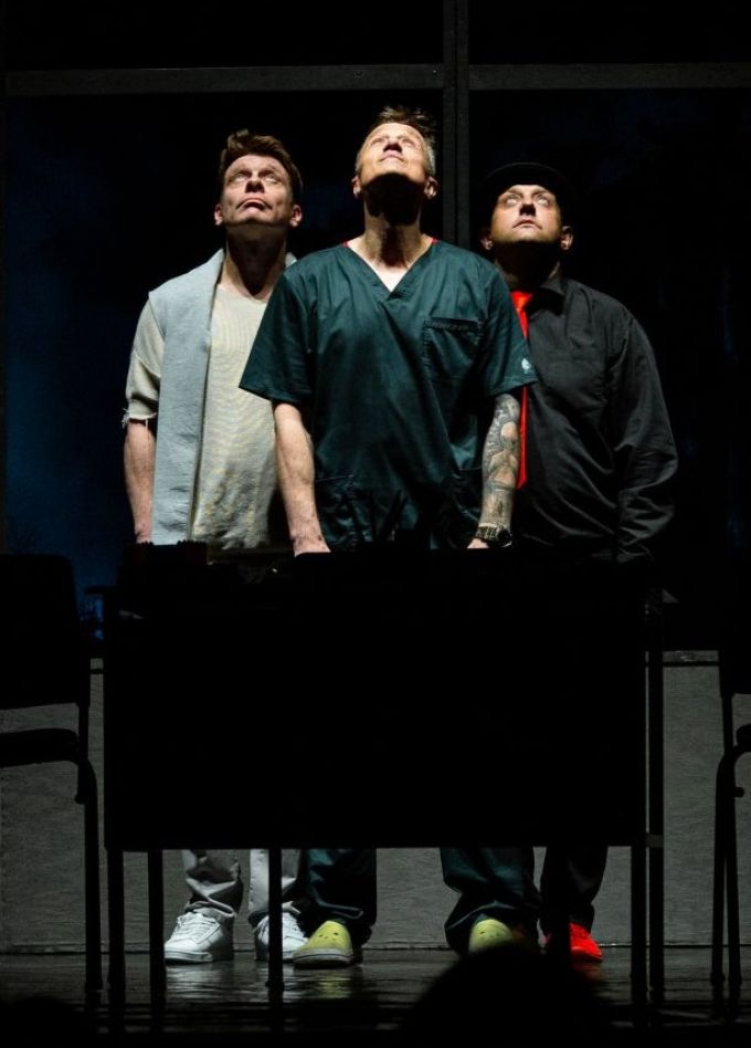 Спектакль «Доктор знает всё»