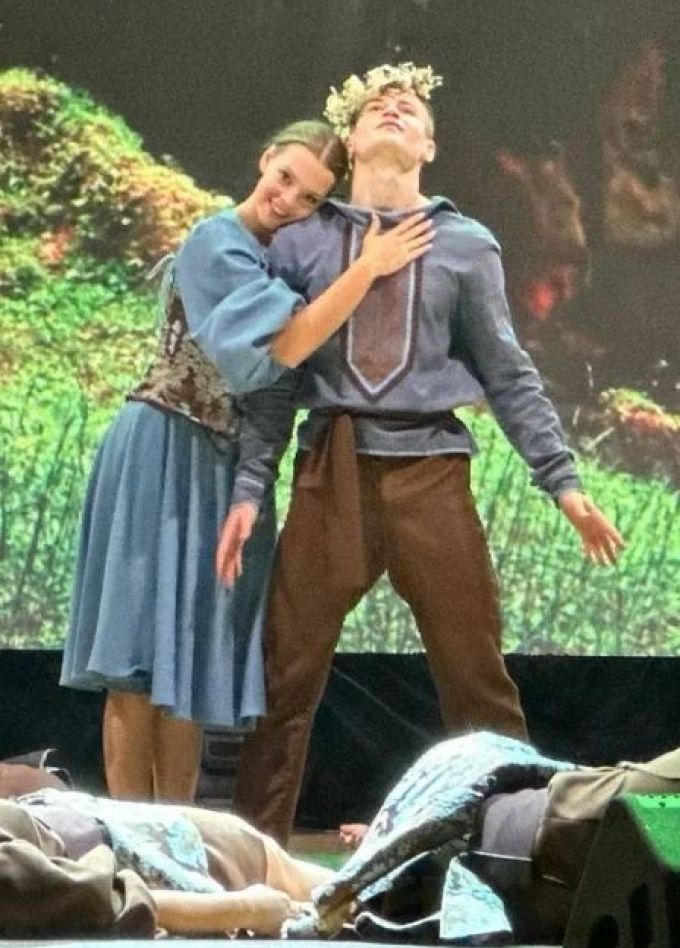 Строим лучший мир, танцуя. Отчетный концерт Народного ансамбля танца "Форсаж"