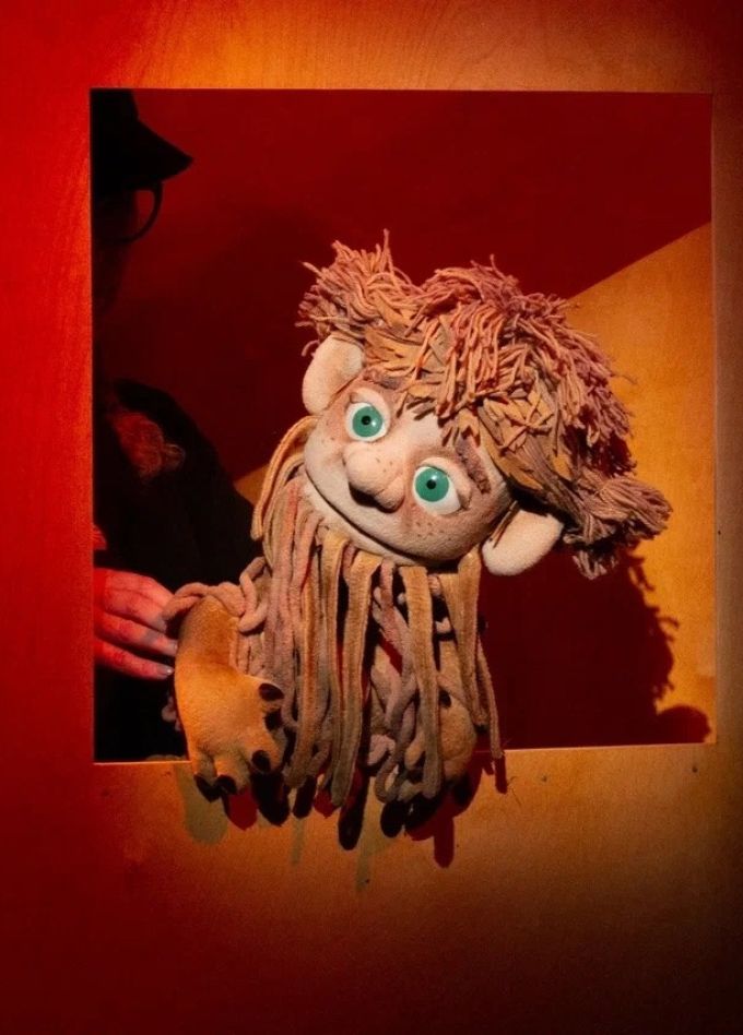 Кәрлә — мәктәп баласы / Карлик-школьник