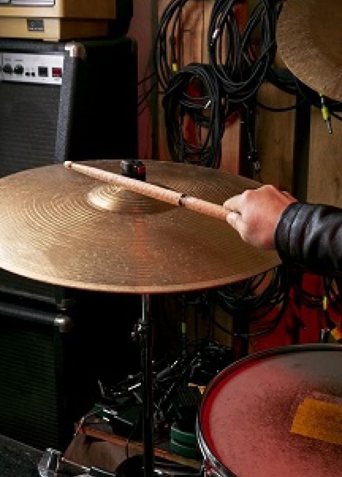 Мастер-класс по игре на ударной установке