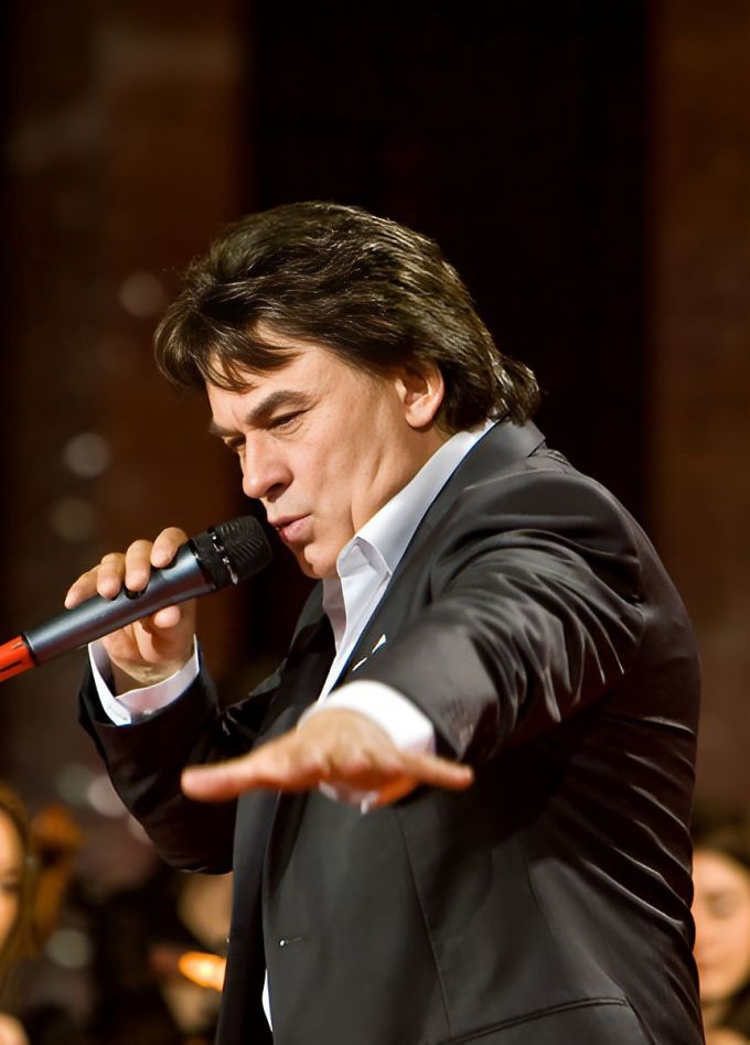 Александр Серов