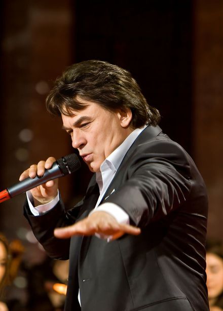 Александр Серов